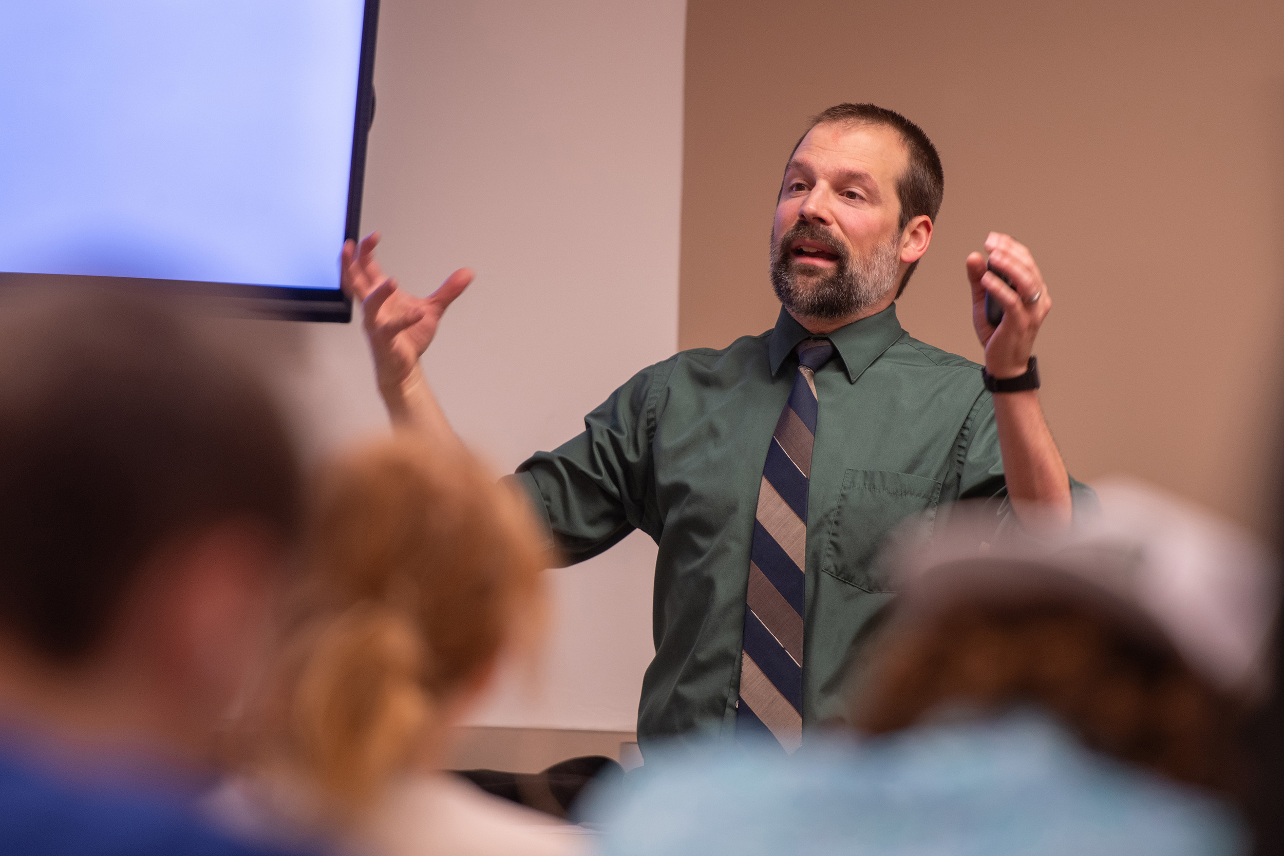 photo - social sciences prof Peter Lehman leads class