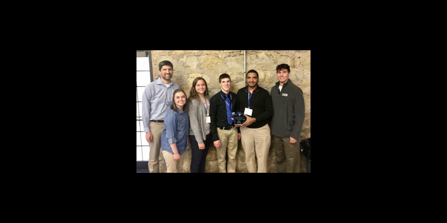 VP of academics Brent Yoder with leadership challenge students: Sarah Miller (Freeman, S.D.), Jaelyn Rufenacht (Pettisville, Ohio), John Ebaugh (Holtwood, Pa.), Keegan Cook (Whitewater, Kan.) and Kyle Stucky (Moundridge, Kan.).