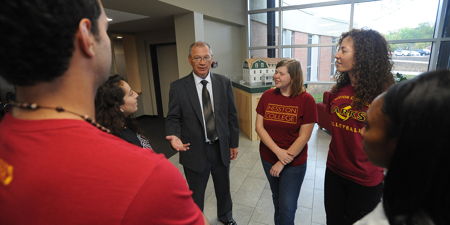 photo - President Howard Keim visits with sophomores who serve as First-Year Experience Scholars.