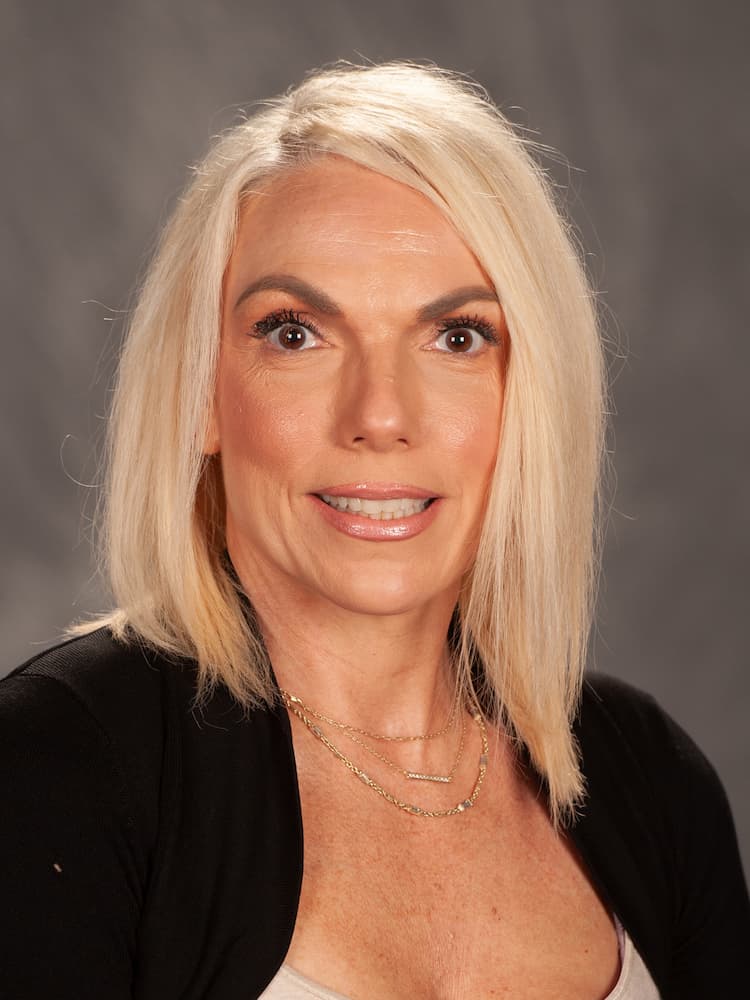 Photo of Laura Lyndsey