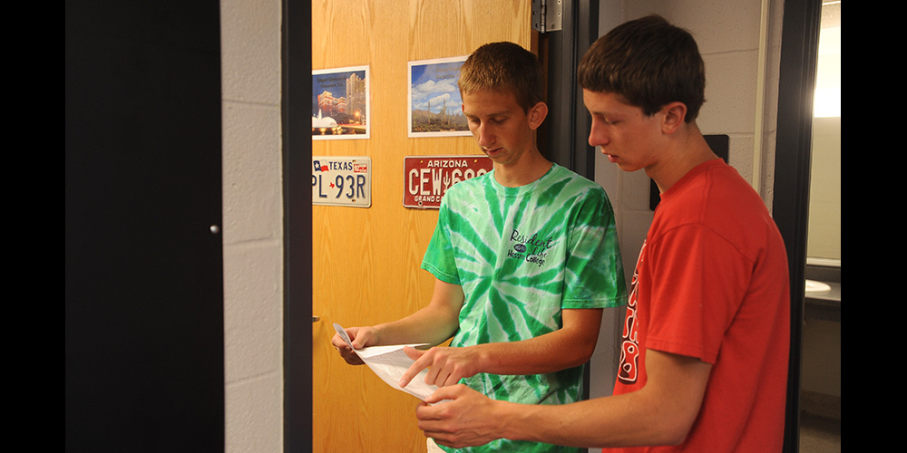 photo - Hesston College students move into the dorm