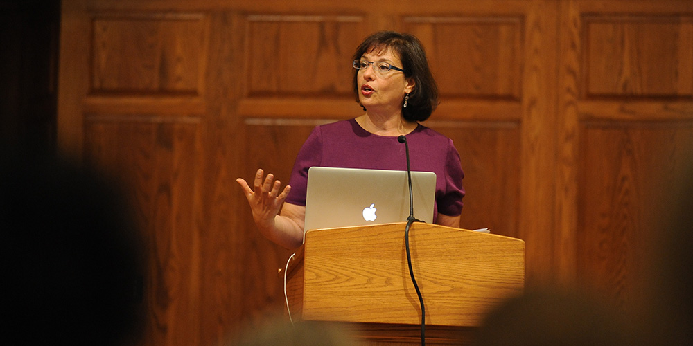 photo - Sonia Nazario talks about her research for 