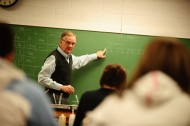 Biology faculty member Hugo Boschmann teaches a lab course.